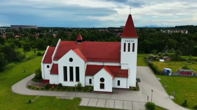 Nagranie wideo z drona — obiekt z lotu ptaka, okolica zabudowana